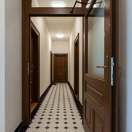 Modern Urban Room In The City Center Of プラハ エクステリア 写真